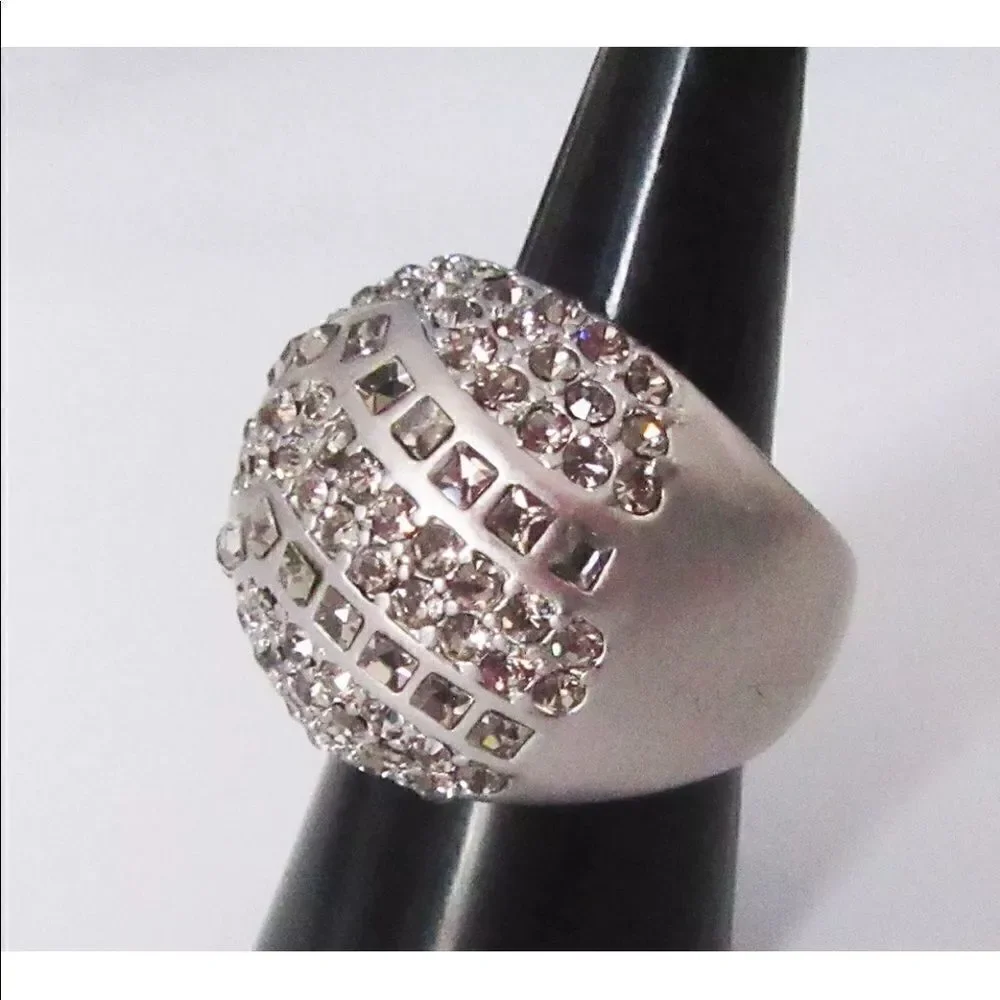 Gorgeous Kiam Family Sparkle Dome Ring! Size8